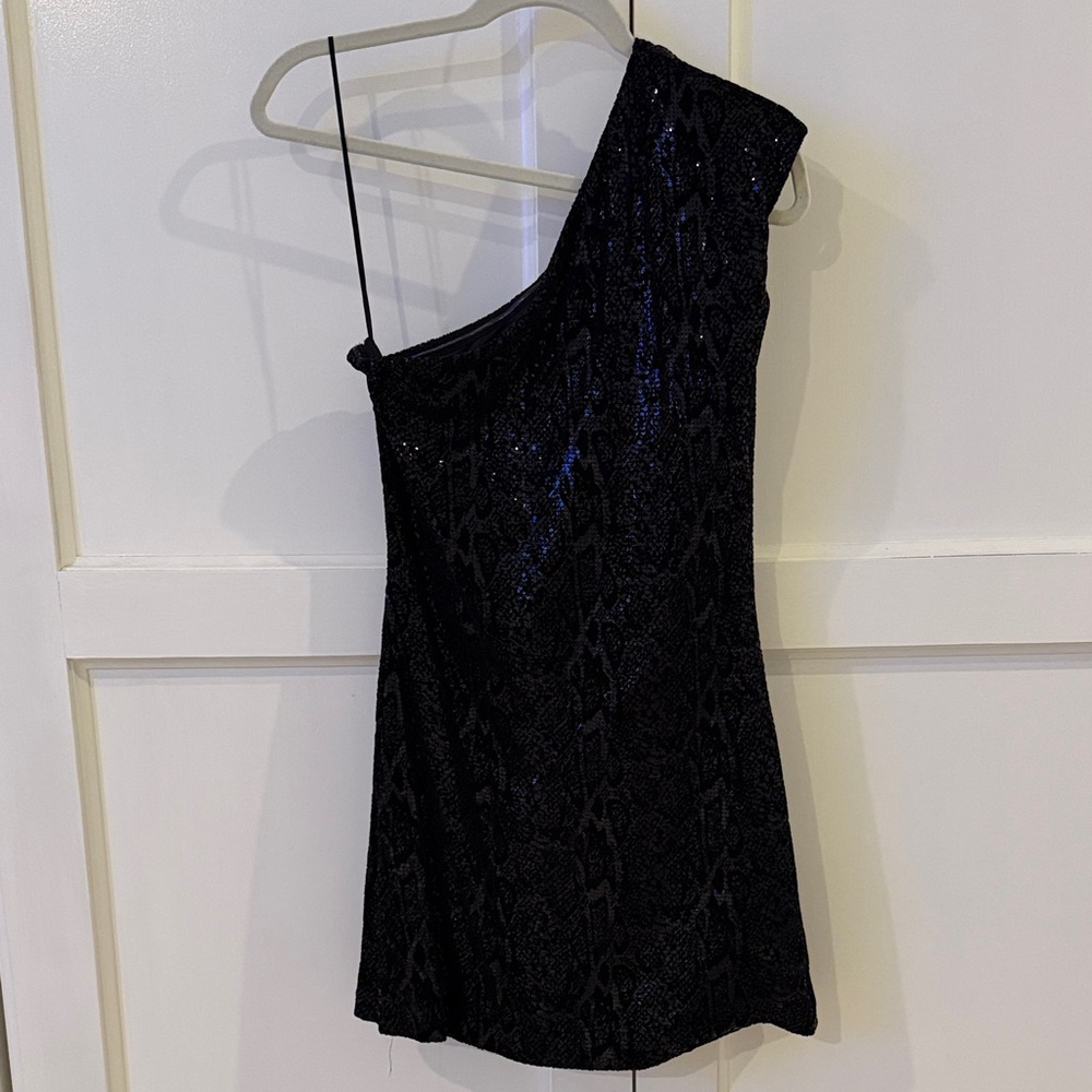 Elegant Halston Black One-Shoulder mini Dress size 8